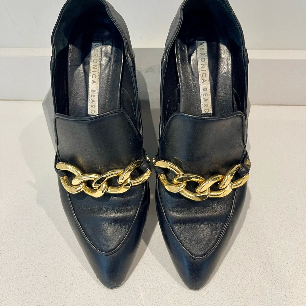 $340 Veronica Beard Black leather mules/loafers Gold Chain made in Italy 38.5